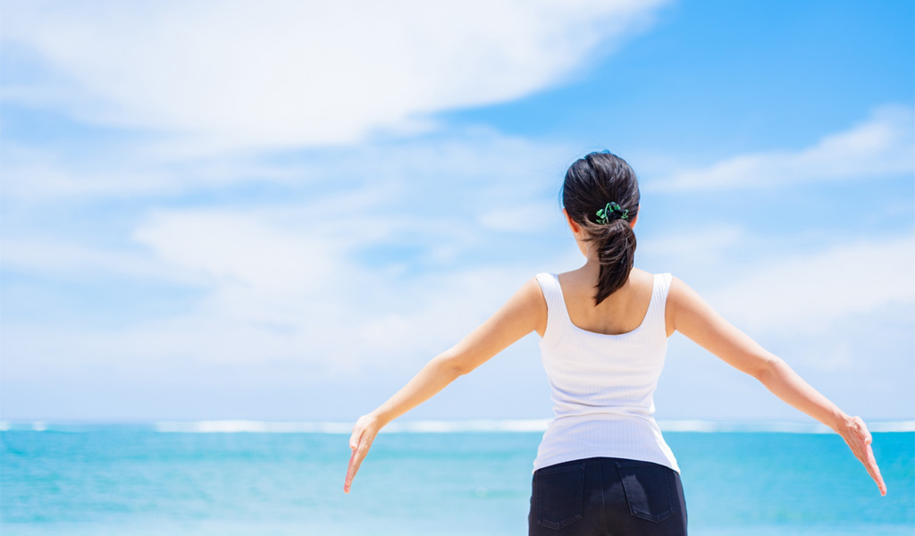 清々しい気分の女性